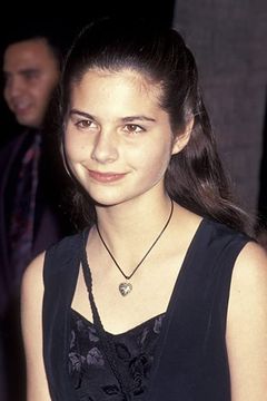 Lisa Jakub interpreta Alicia