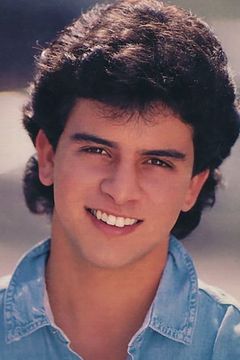 Glenn Medeiros interpreta Self