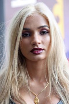 Pia Mia interpreta Willamina (uncredited singing voice)