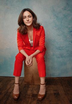 Janine Harouni interpreta Jeanne De Caillavet