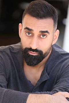 Baldeep Singh interpreta Ali's Hotel Manager
