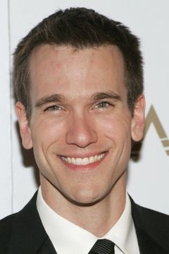 Adam Mayfield interpreta Lloyd Ruby