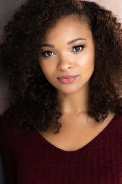 Katelynn Bennett interpreta Andi Quinn