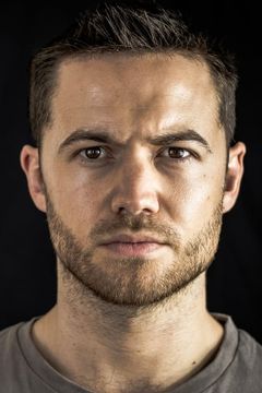 Tom Ainsley interpreta Hansen