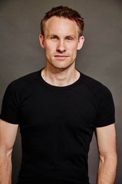Gary Clemenston interpreta Brent Annells