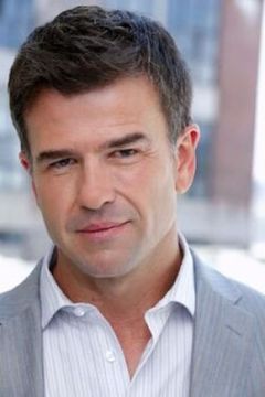 James Patrick Pitt interpreta Shuttle Pilot