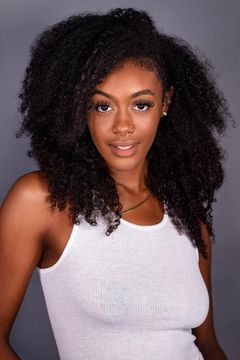 Kaylah Sharve' Baker interpreta Back-up Singer