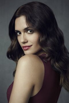 Torrey DeVitto interpreta Maggie Hall