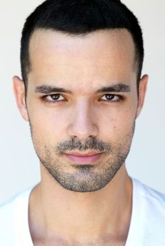 Junes Zahdi interpreta Dancer