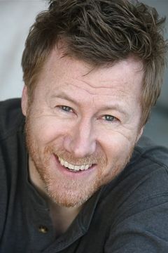 Christopher May interpreta Soldier