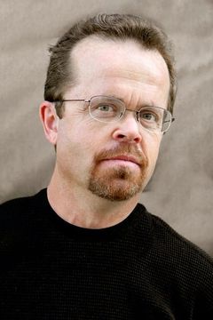 Kevin Thompson interpreta Munchkin (uncredited)