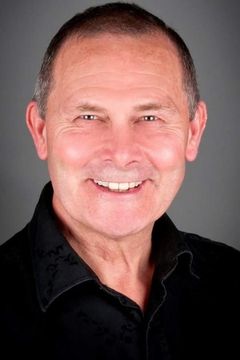 Stephen Gledhill interpreta Additional Voices (voice)