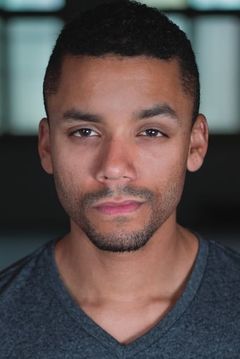Rhys Williams interpreta Scavenger