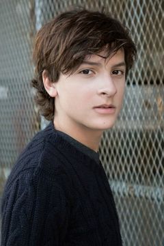River Alexander interpreta Sam