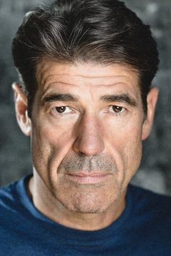 Steven Hartley interpreta Jack
