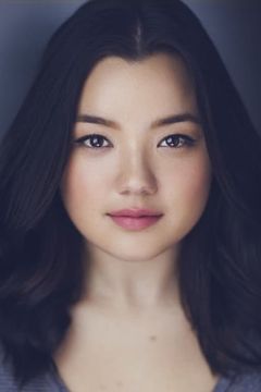 Elizabeth Yu interpreta Mary Atherton-Yoo