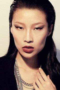 Fei Ren interpreta Surgeon