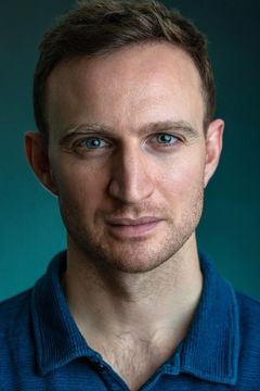 James Marlowe interpreta Bradford Shaw