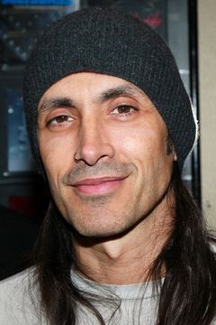Nuno Bettencourt interpreta Rocker