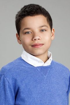 Evan Rosado interpreta Street Kid