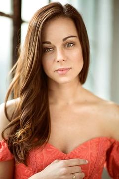 Tanya Bevan interpreta Allison