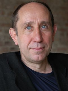 Manfred Möck interpreta Helmut Posner