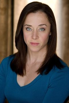 Alicia Turner interpreta Young Sarah