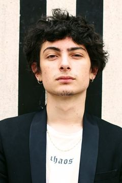 Théo Fernandez interpreta Bob