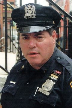 Manuel Corrado interpreta Plaza Cop #3
