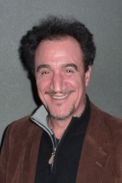 Mohamed Fellag interpreta Akli