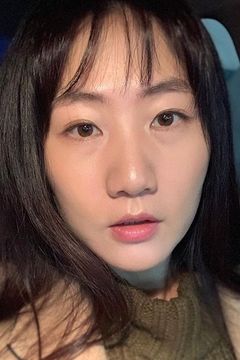 Kwon Gwi-bin interpreta Interview Reporter