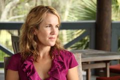 Erin Dilly interpreta Judith Jones