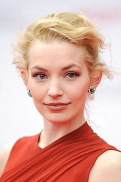 Perdita Weeks interpreta Juliet Higgins