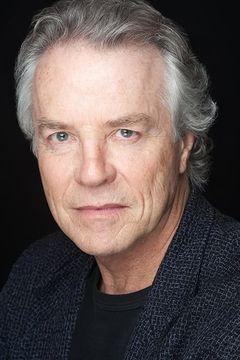 Barry Quin interpreta Samuel Keifer
