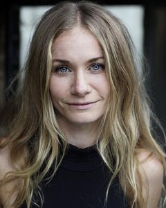 Mia Mackie interpreta Trudy Thomsen