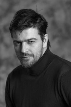 Amar Bukvić interpreta Policier 1 aéroport Ljubljana