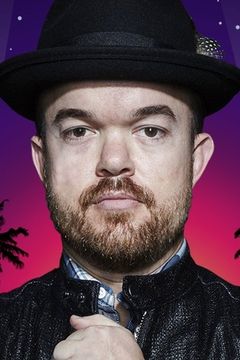 Brad Williams interpreta Ronnie