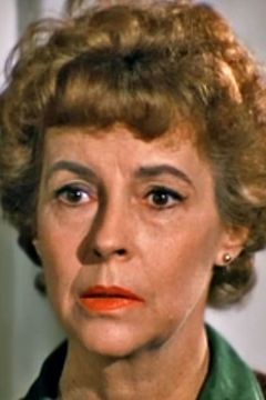 Shirley O'Hara interpreta Secretary
