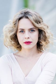 Malvina Ruggiano interpreta Costanza