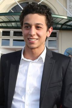 Firat Ayverdi interpreta Bilal