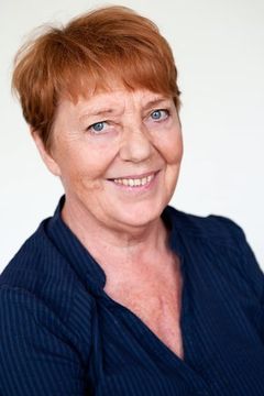 Barbro Enberg interpreta Older lady
