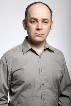 Todd Barry interpreta Wayne
