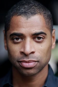 Karl Collins interpreta Henry's Lawyer