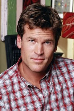 Stephen Dunham interpreta Doug