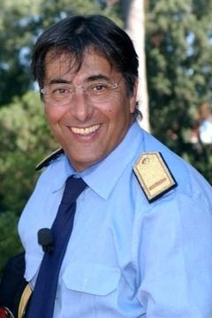 Pasquale Africano interpreta Giornalista (uncredited)