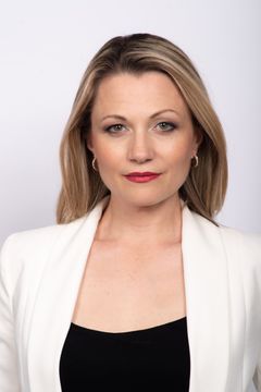Peta Shannon interpreta Detective E