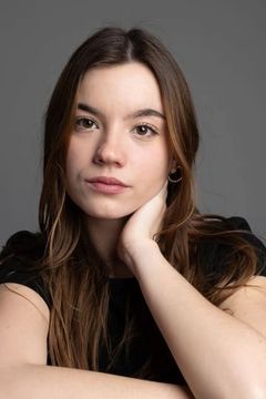 Nora Sala-Patau interpreta Elena