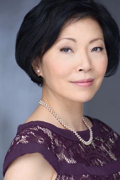 Elizabeth Sung interpreta Hong's Wife