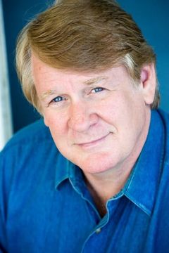 Bill Farmer interpreta Huns (voice) (uncredited)