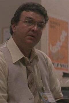 John DiSanti interpreta Gus